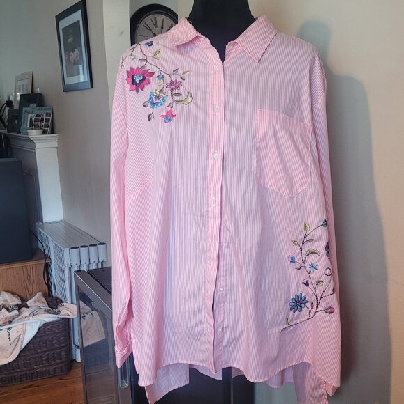 Floral Embroidered‎ Button Down - Picture 1 of 4
